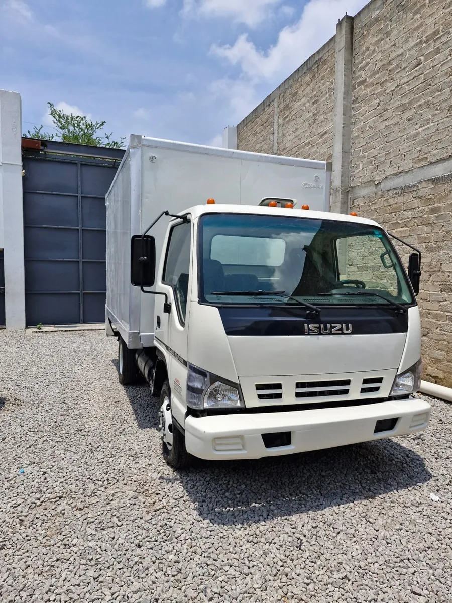 Isuzu ELF 400 Modelo 2008